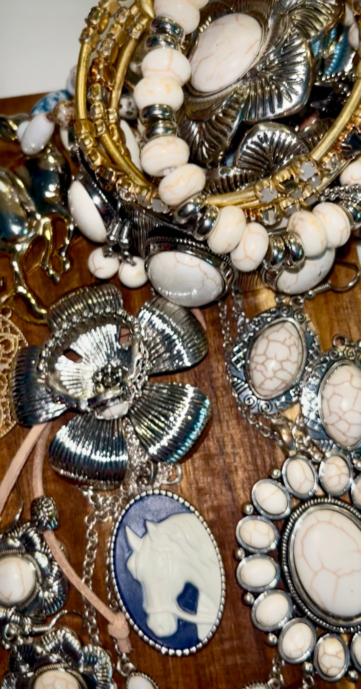 Mini Jewerly Jarcuterie Boards: My Favorite Things ~ Cream Colored Ponies 🐴 🕯️