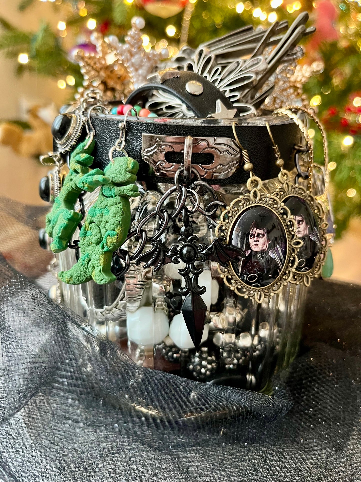 “Hold me, I can’t” - Edward Scissorhands Jewelry Jar ❄️✂️