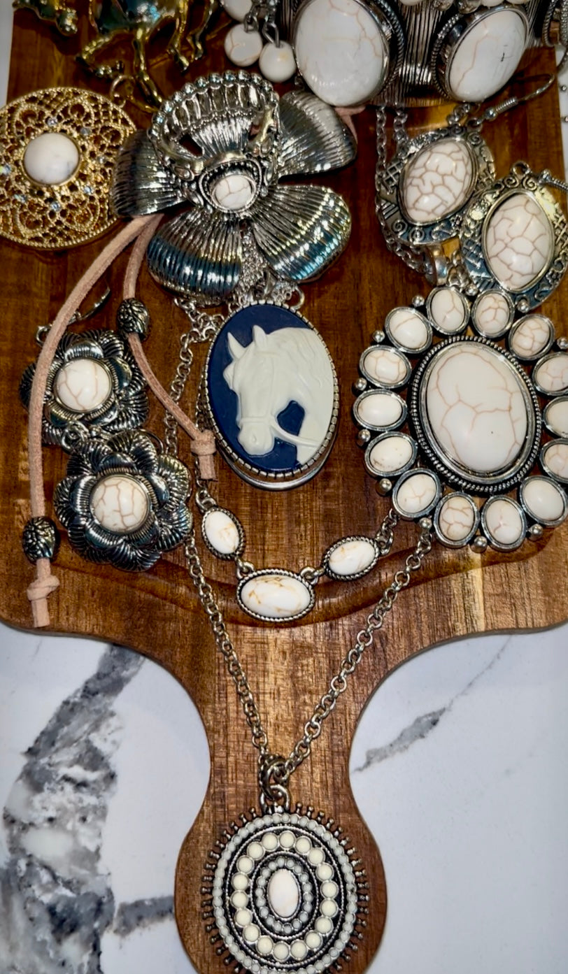 Mini Jewerly Jarcuterie Boards: My Favorite Things ~ Cream Colored Ponies 🐴 🕯️
