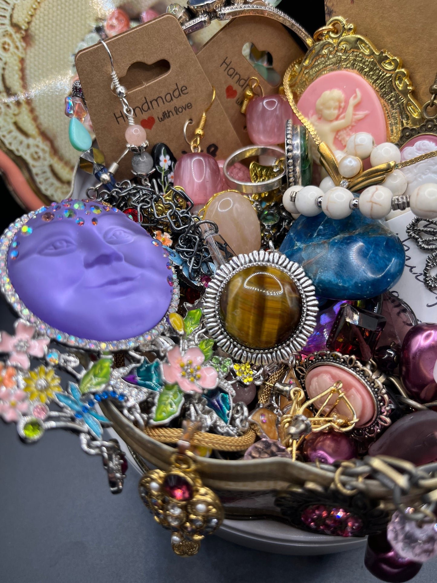 Love Letters from Dawnhollow 💌 Sweet Sentiments, a jewelry love letter tin 💝💌