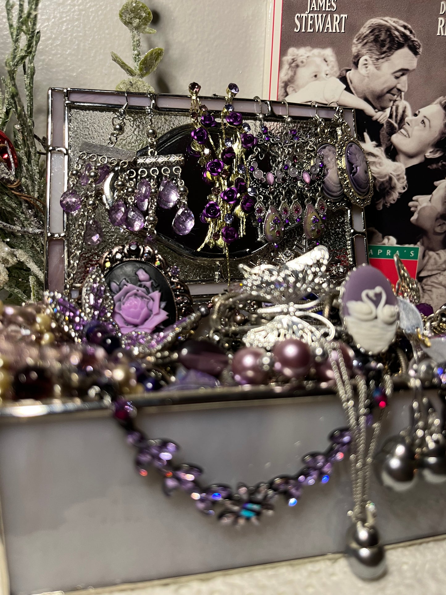 Yours ‘til Bedford Falls: 💋🪻🩶 “This Old Thing?” A Violet Bick Affair