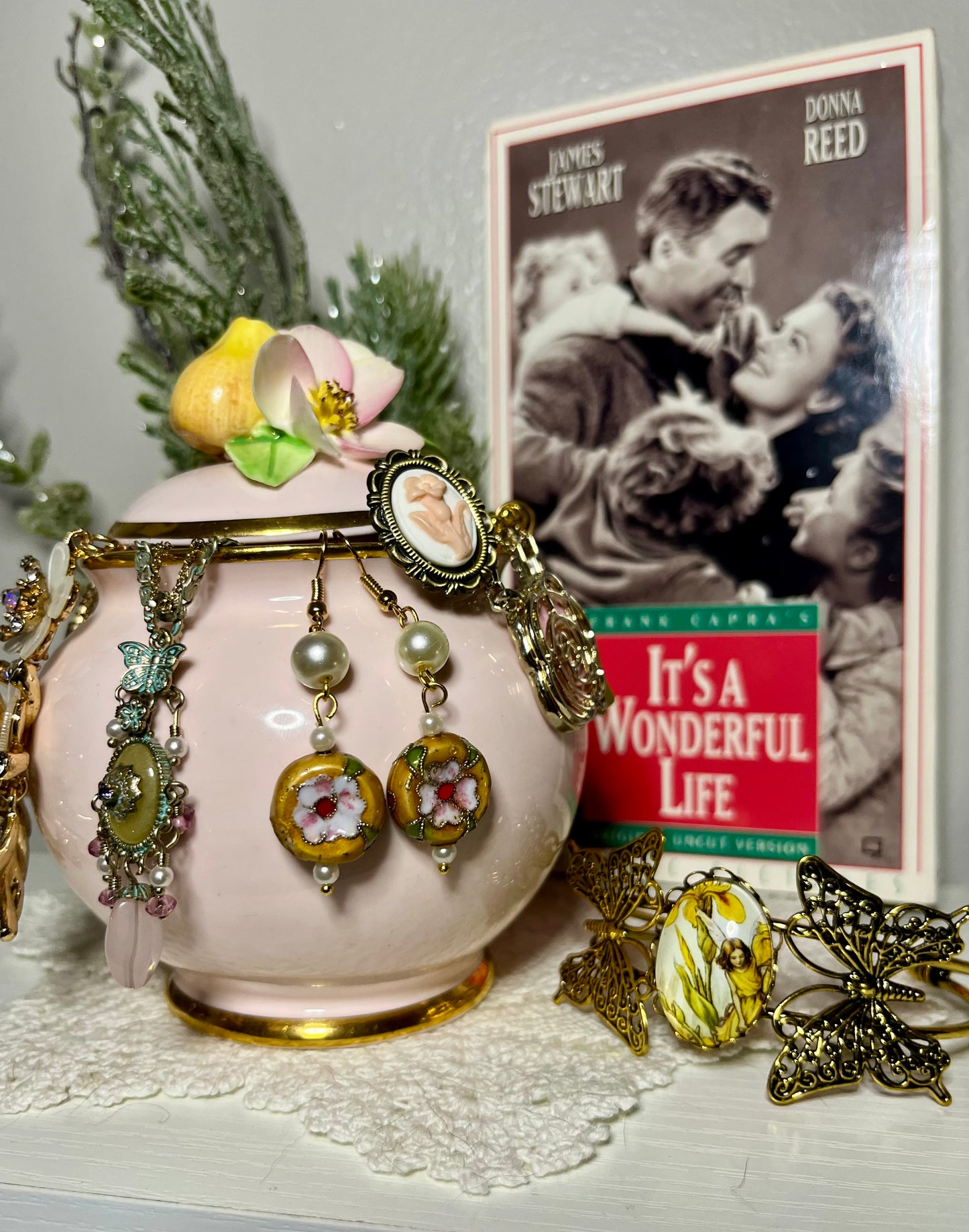 Yours ‘til Bedford Falls: 🍐🌸🪽 Zuzu’s Petals