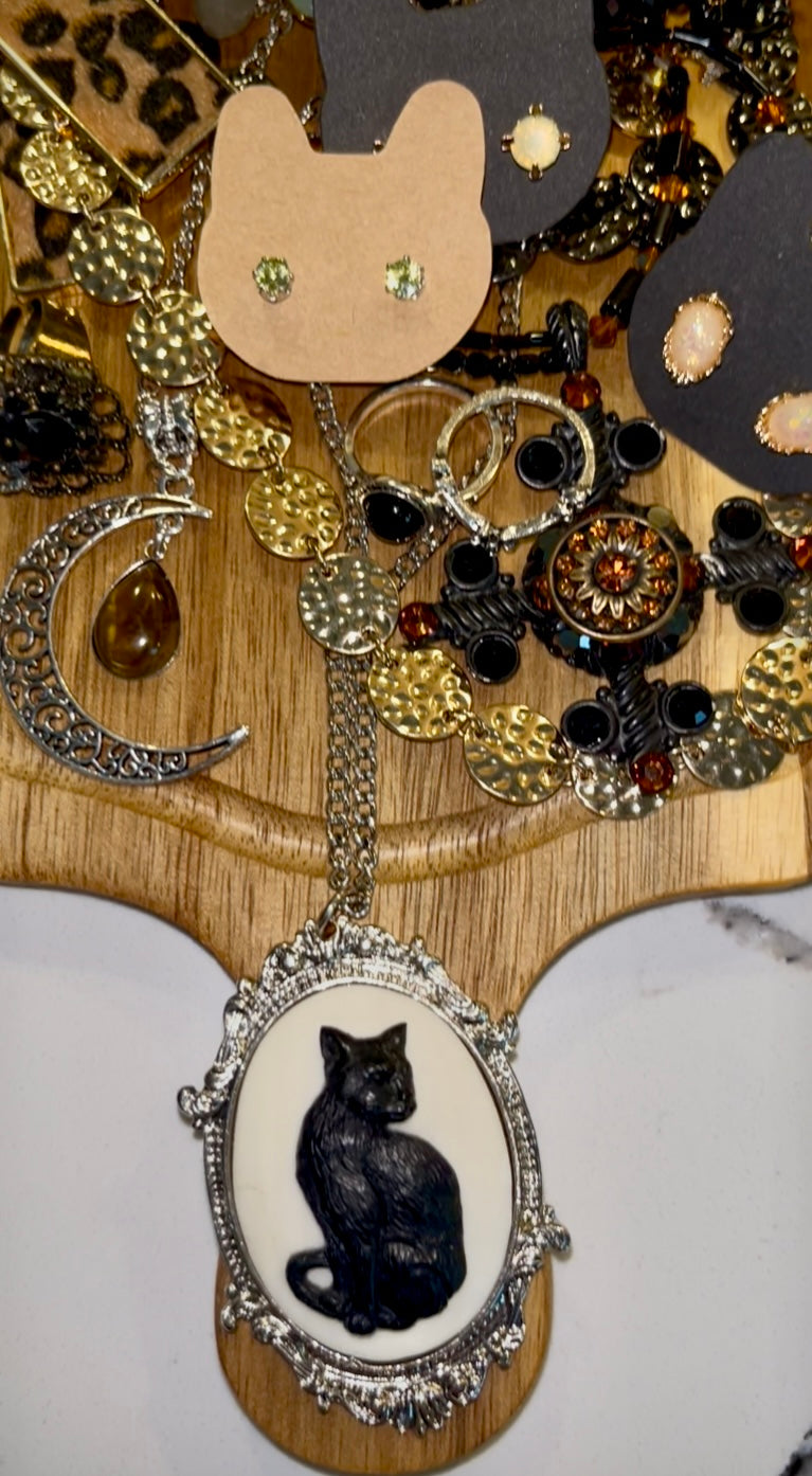 Mini Jewerly Jarcuterie Boards: My Favorite Things ~ Whiskers on Kittens 🐈🐈‍⬛🐈‍⬛
