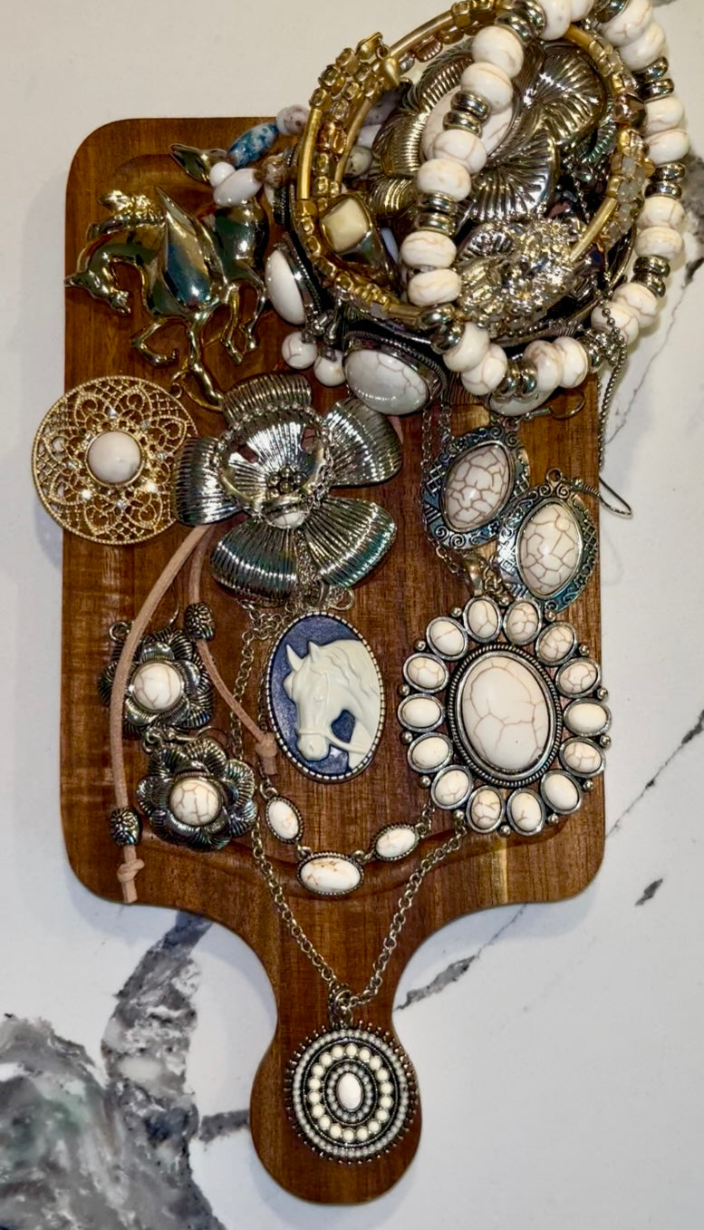 Mini Jewerly Jarcuterie Boards: My Favorite Things ~ Cream Colored Ponies 🐴 🕯️