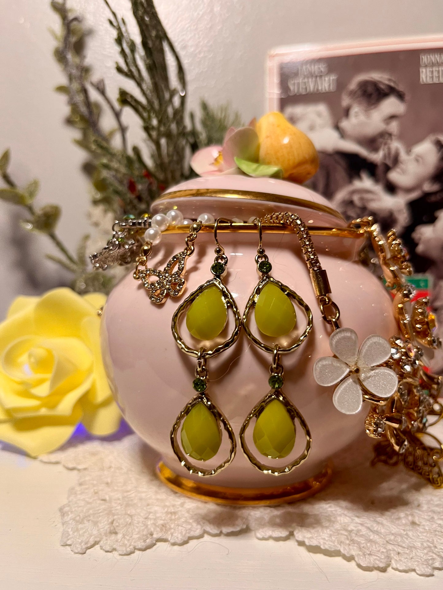 Yours ‘til Bedford Falls: 🍐🌸🪽 Zuzu’s Petals