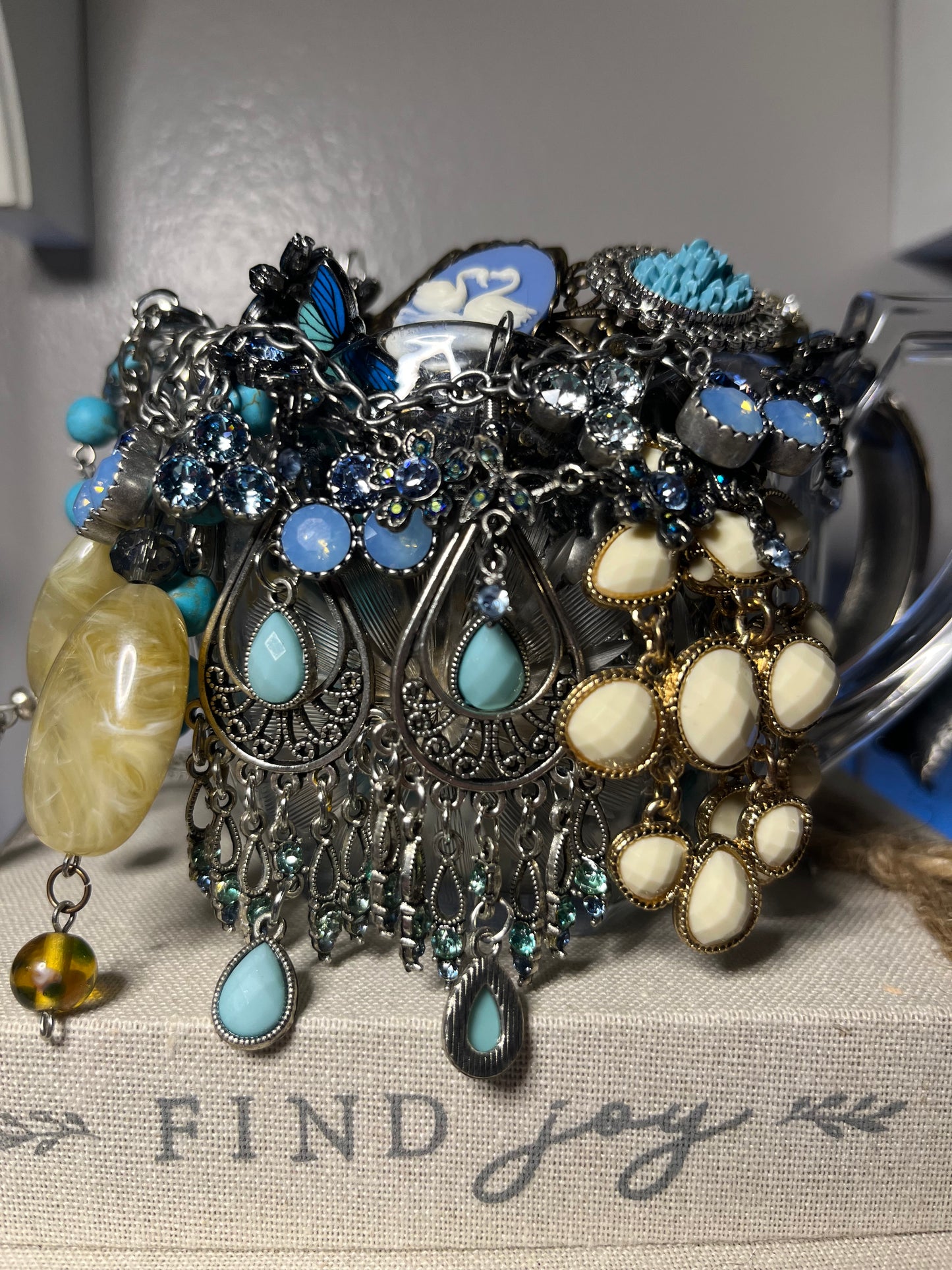 Tundra - A relic of ivory & turquoise 🧊🕯️