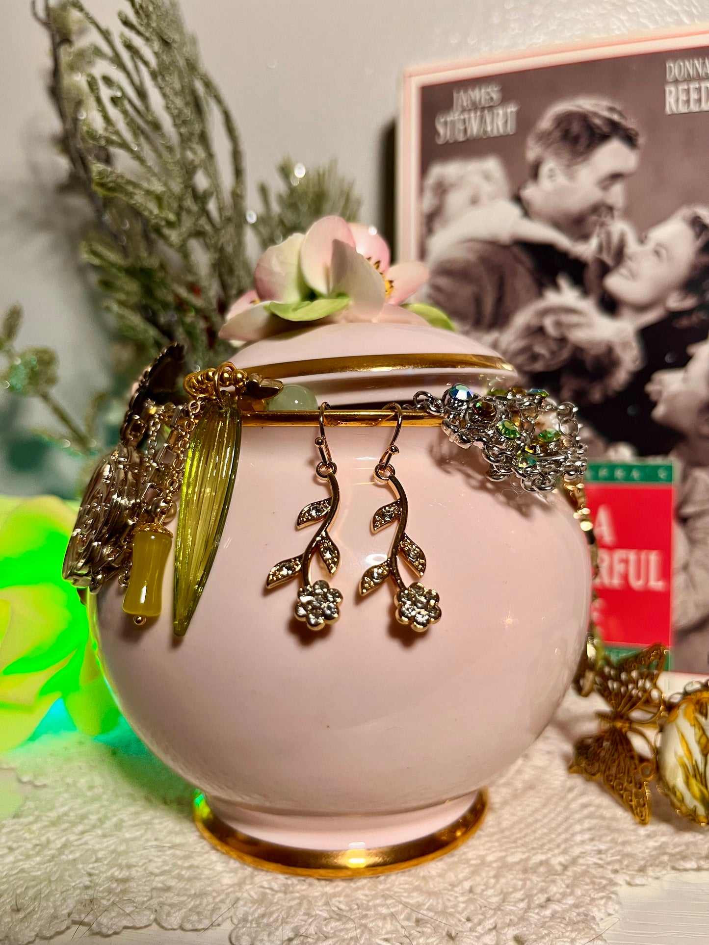 Yours ‘til Bedford Falls: 🍐🌸🪽 Zuzu’s Petals