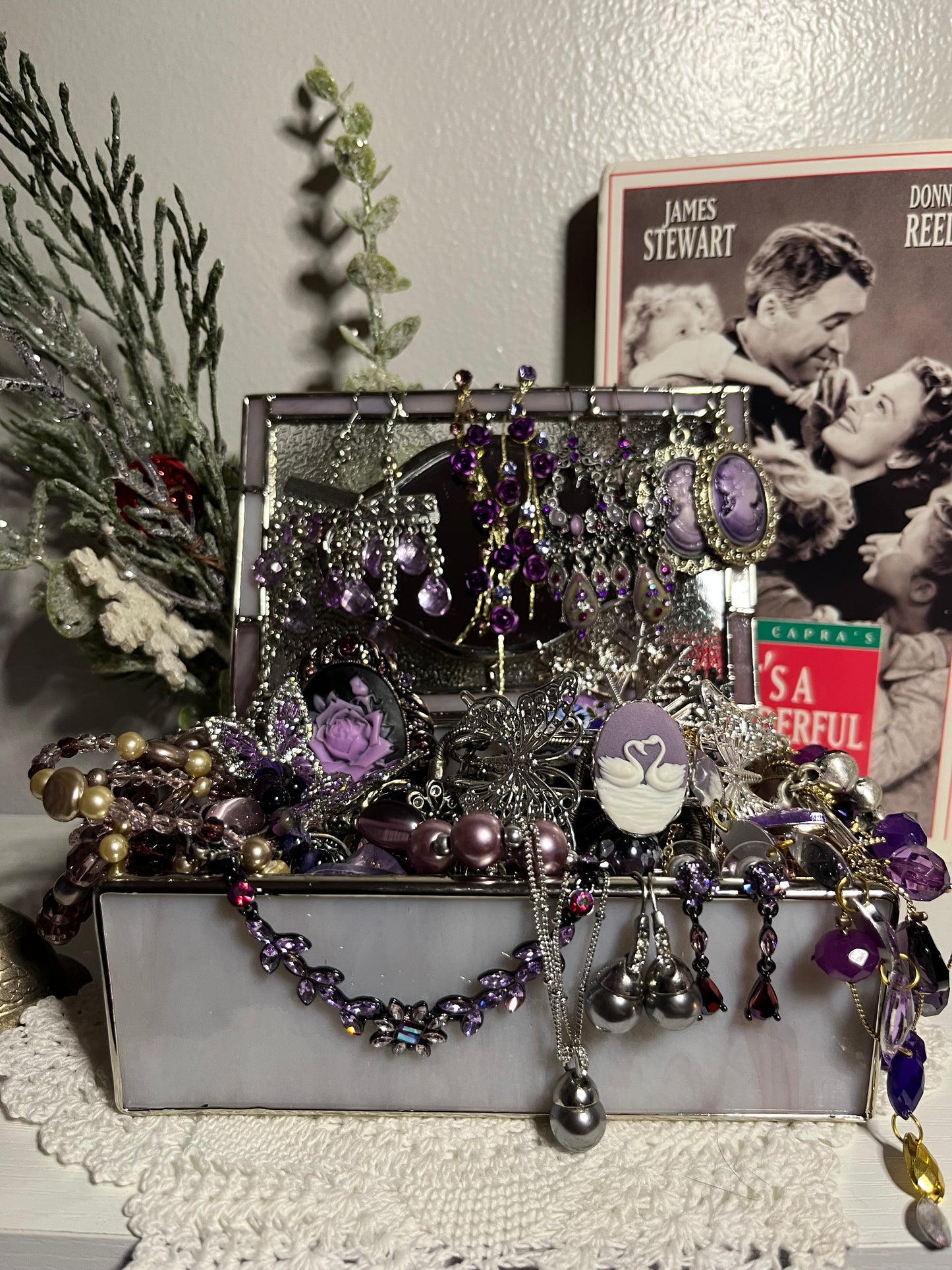 Yours ‘til Bedford Falls: 💋🪻🩶 “This Old Thing?” A Violet Bick Affair