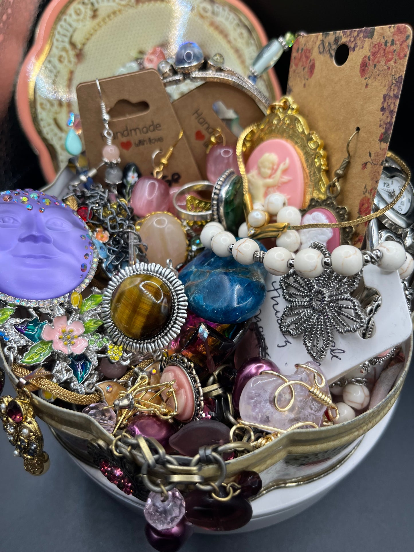 Love Letters from Dawnhollow 💌 Sweet Sentiments, a jewelry love letter tin 💝💌