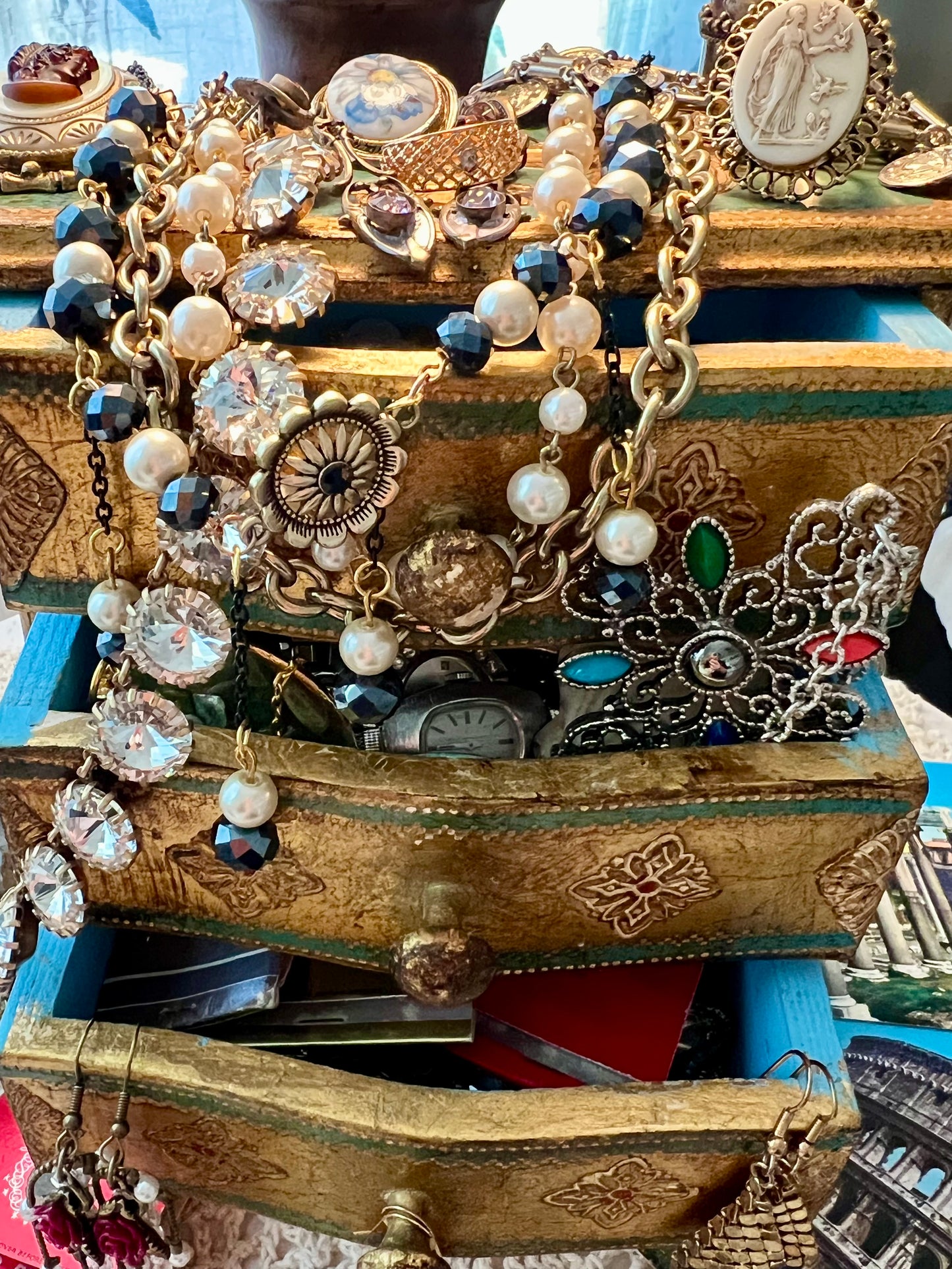 Felicia’s Keepsake Chest 🎨🧳📿
