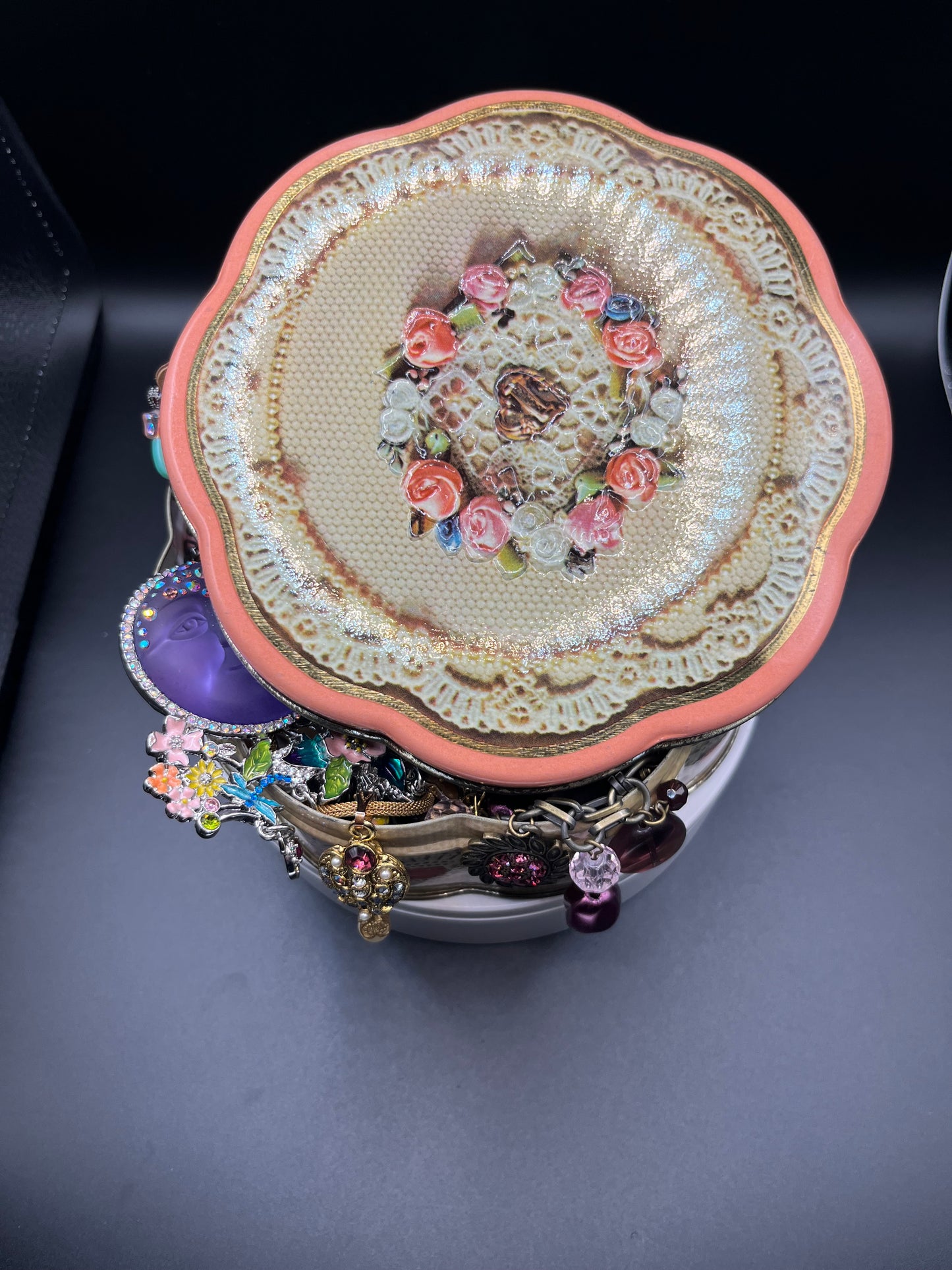 Love Letters from Dawnhollow 💌 Sweet Sentiments, a jewelry love letter tin 💝💌
