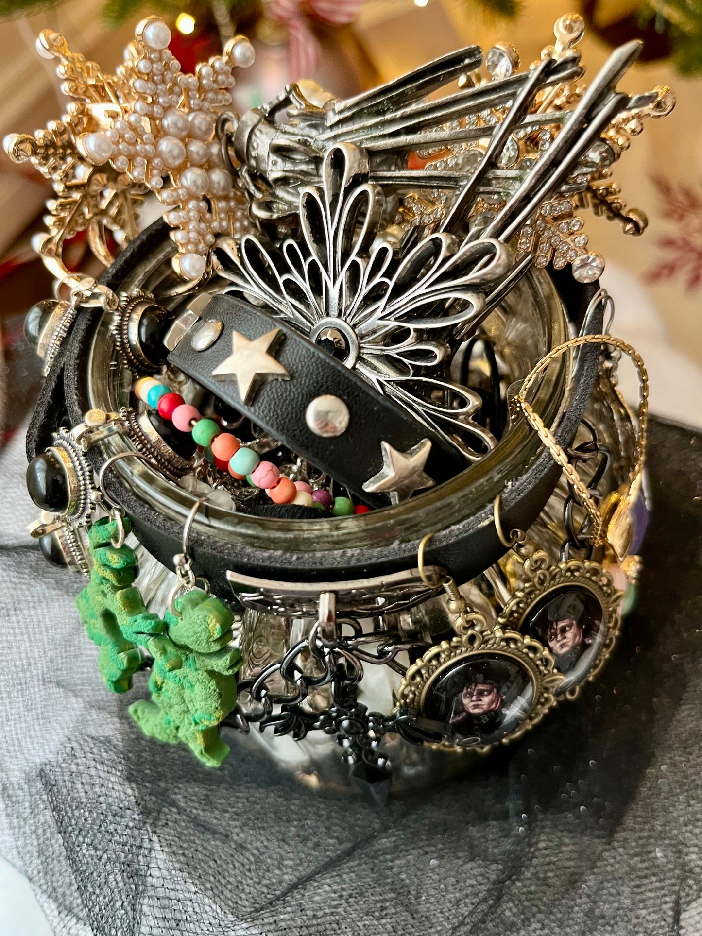 “Hold me, I can’t” - Edward Scissorhands Jewelry Jar ❄️✂️