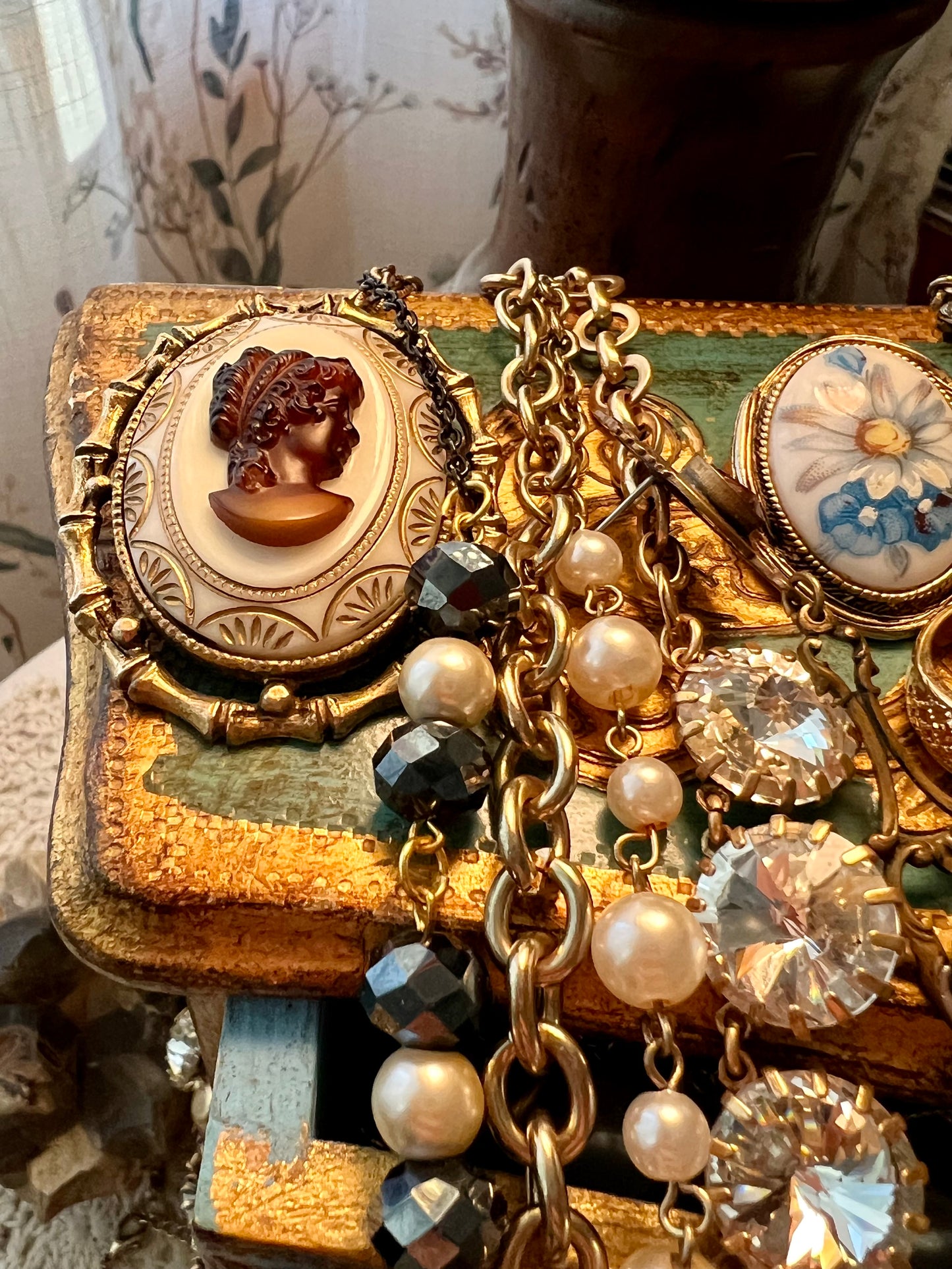 Felicia’s Keepsake Chest 🎨🧳📿