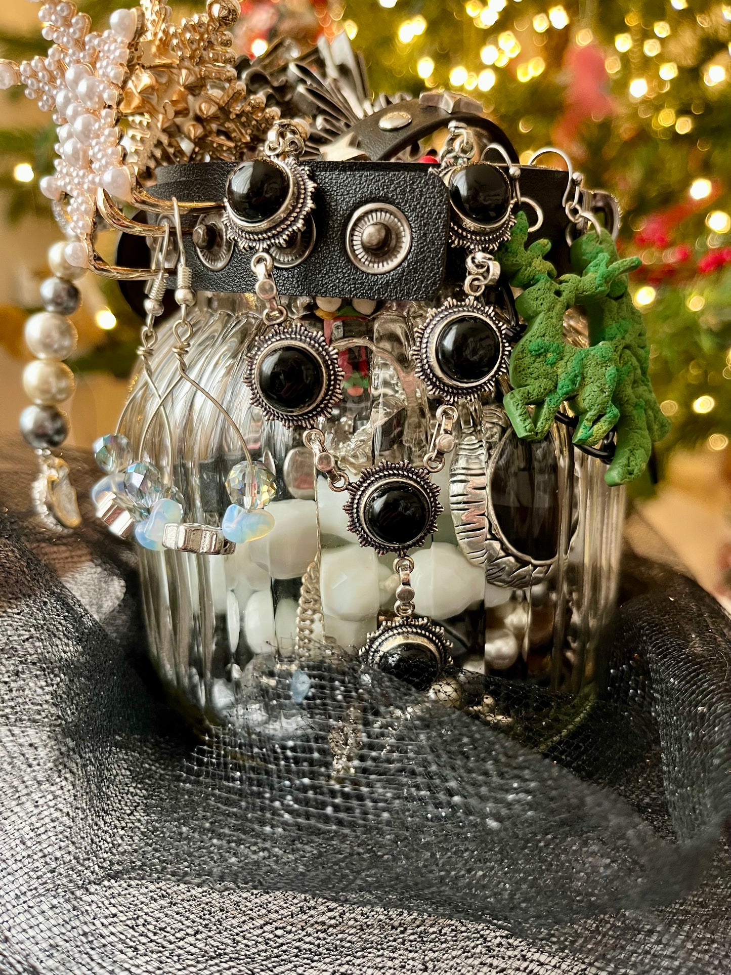 “Hold me, I can’t” - Edward Scissorhands Jewelry Jar ❄️✂️