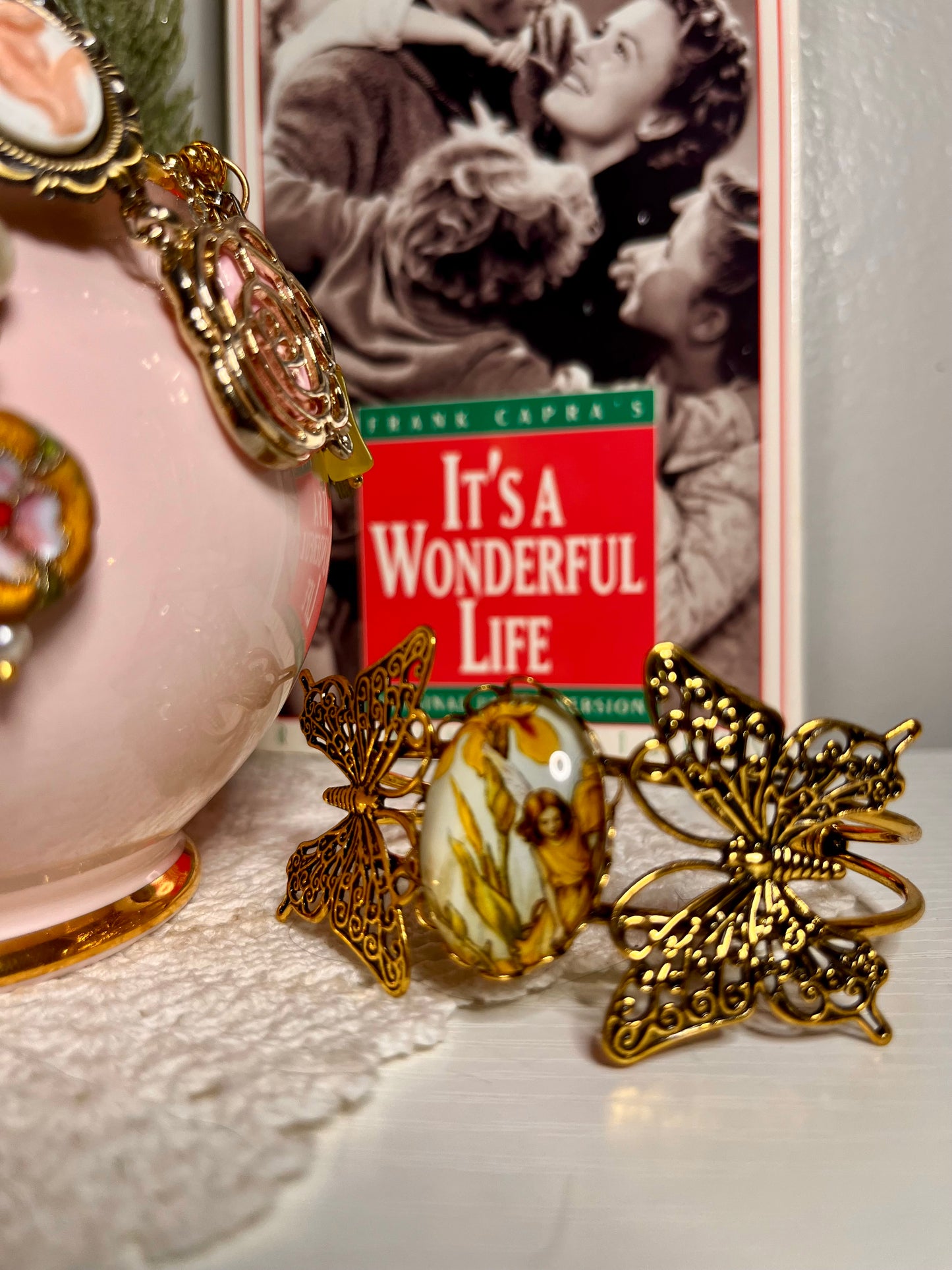 Yours ‘til Bedford Falls: 🍐🌸🪽 Zuzu’s Petals