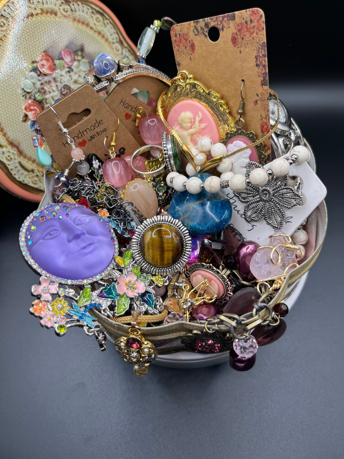 Love Letters from Dawnhollow 💌 Sweet Sentiments, a jewelry love letter tin 💝💌