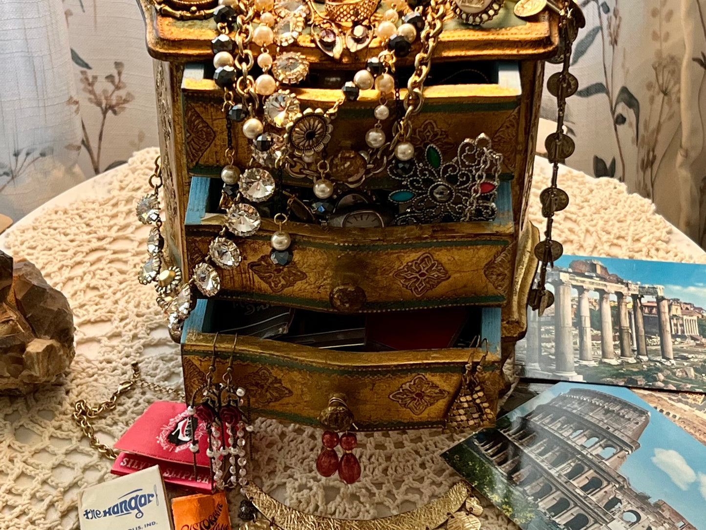 Felicia’s Keepsake Chest 🎨🧳📿