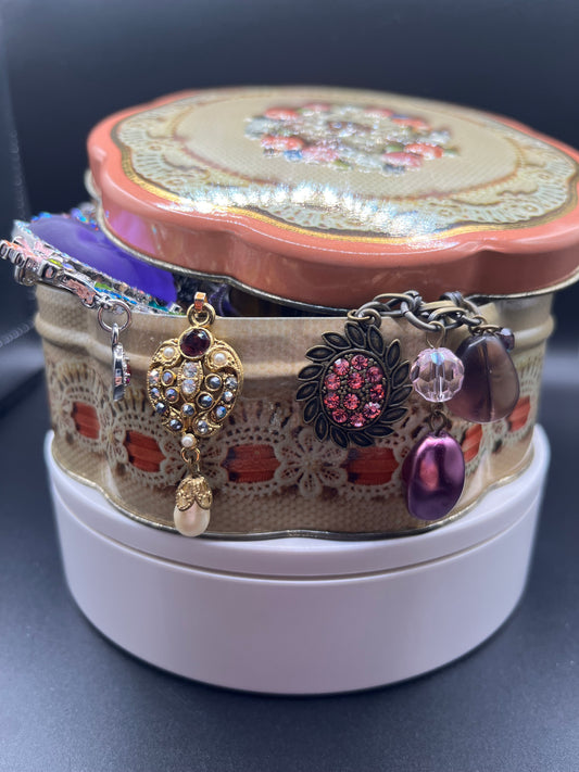 Love Letters from Dawnhollow 💌 Sweet Sentiments, a jewelry love letter tin 💝💌