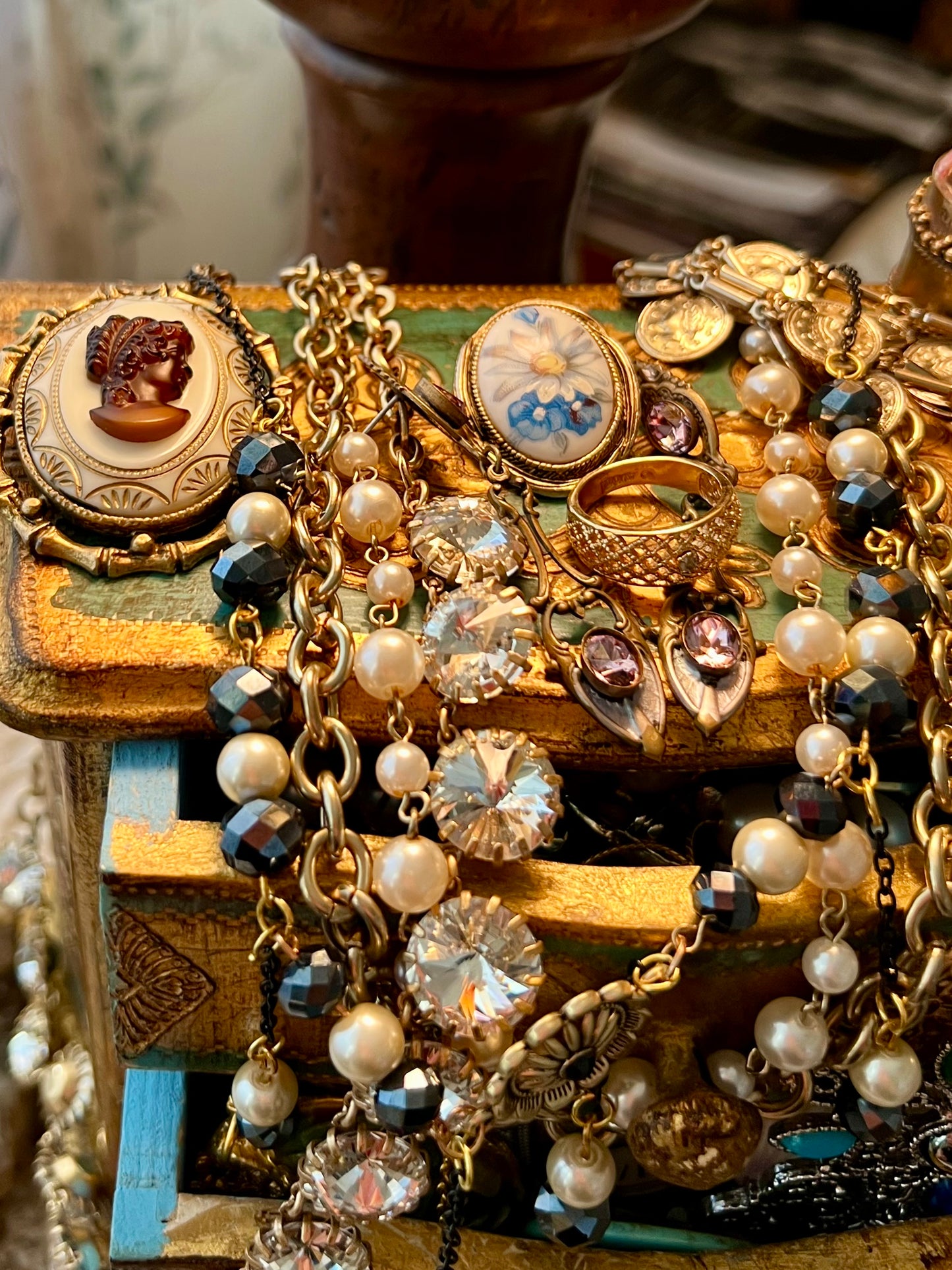 Felicia’s Keepsake Chest 🎨🧳📿