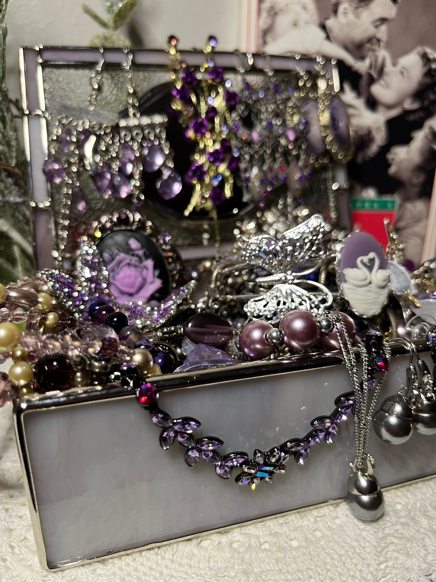 Yours ‘til Bedford Falls: 💋🪻🩶 “This Old Thing?” A Violet Bick Affair