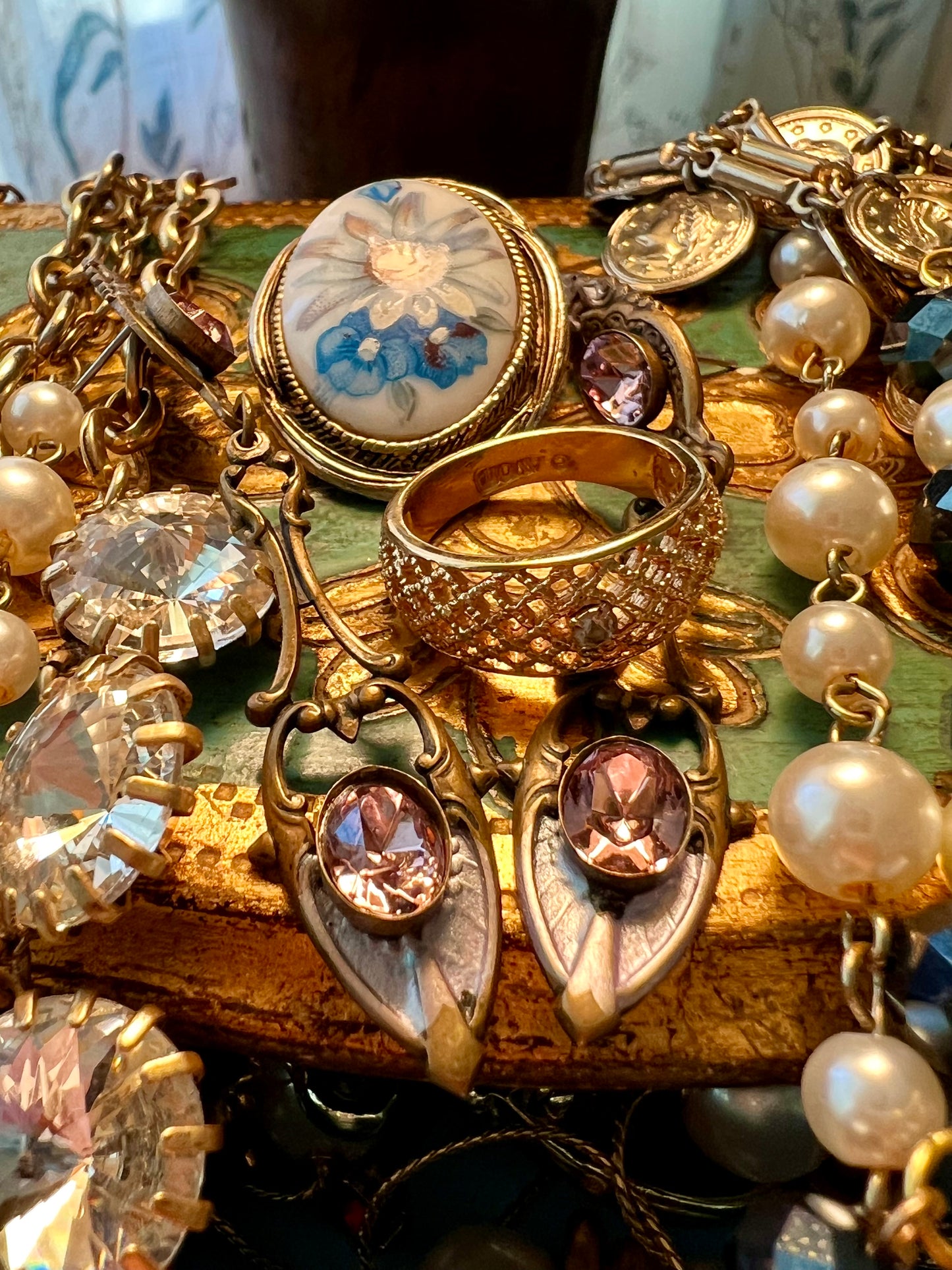 Felicia’s Keepsake Chest 🎨🧳📿