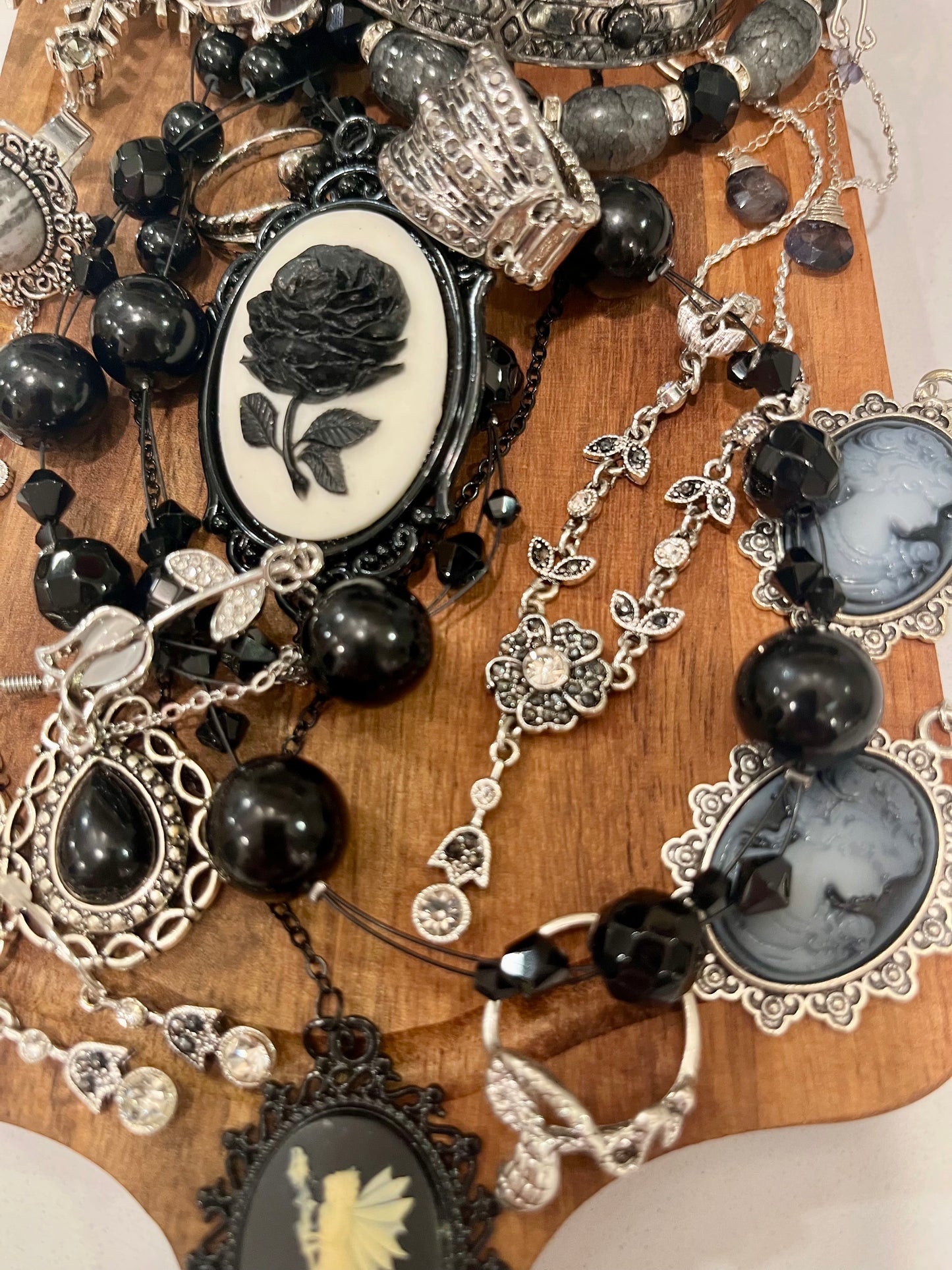Mini Jewelry Jarcuterie Board: 🩶🖤 Midnight Hex Cameo